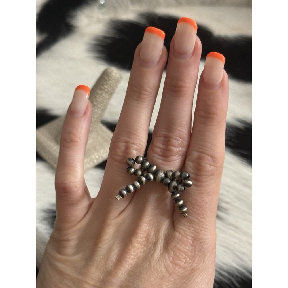 Native American Sterling Silver 4mm Navajo Pearl Bow Ribbon Stretch Ring